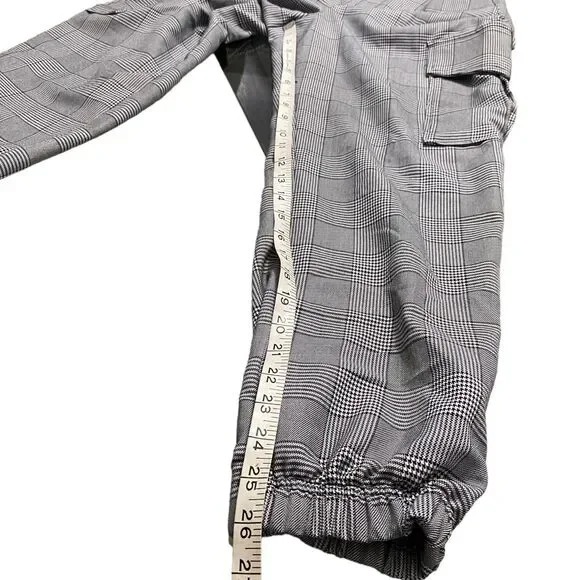 Forever 21 Women's Plaid Cargo Joggers Black and White Trousers Small - Picture 10 of 11